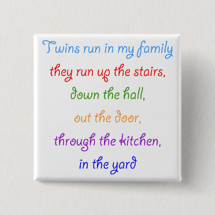 Twins laufen auf meiner Familientaste Button