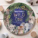 Twins Wild one Navy Blue Jungle 1. Geburtstagsjaus Pappteller<br><div class="desc">Feiern Sie das erste Dschungelabenteuer Ihrer Zwillinge mit unseren "Twins It're Wild One" Dschungelgeburtszettel-Tellern, die sich perfekt für ein wildes und unvergessliches Party eignen. Diese bezaubernden Teller zeichnen sich durch ein reizvolles Aquarellbild von Safari-Tieren aus, darunter eine Giraffe, Löwe, Schimpanse, Zebra, Tiger, Waschbär und Toucan, wunderschön gerahmt von üppigen grünen...</div>