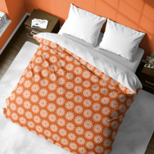 Twirling Daisies auf Orange Duvet Cover