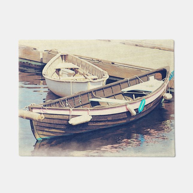 Two Boats in a Harbor Rustic Nautical Fußmatte (Vorderseite)
