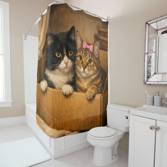 Two Cats in a Cardboard Box – Cozy Shower Curtain Duschvorhang (Beispiel)