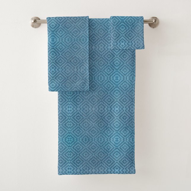 Two images of blue towels with a geometric diamond badhandtuch set (Von Creator hochgeladen)