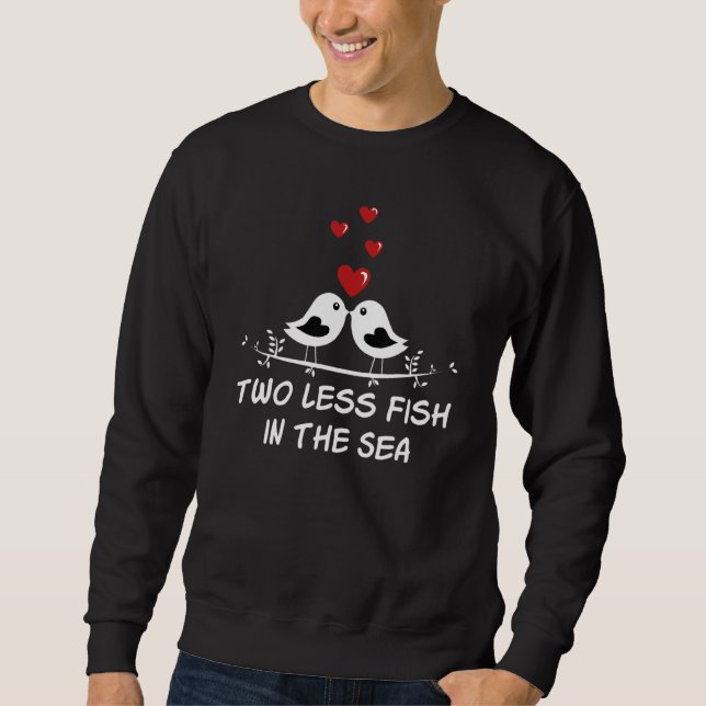 Two Less Fish in the Sea Wedding Pun Bride and Gro Sweatshirt (Vorderseite)