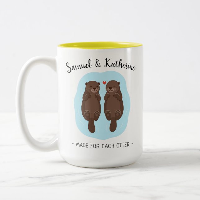 Two Lovely Cute Otters Custom Name Valentine's Day Zweifarbige Tasse (Links)