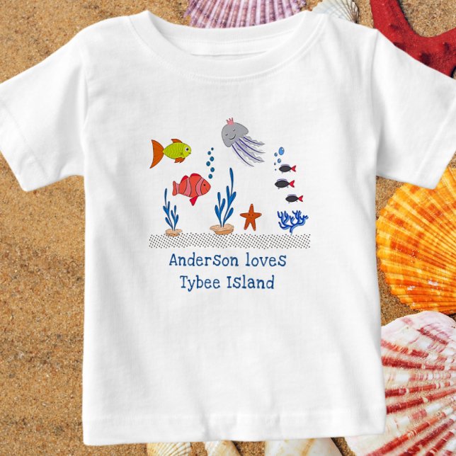 Tybee Island GA Fun Ocean Fish with Child's Name Baby T-shirt (Von Creator hochgeladen)