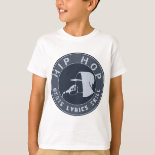 TYP IM HOODIE, DER AUF DEM MIC KLOPFT T-Shirt