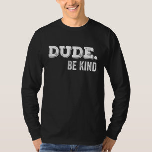 Typ sei gütig gegen Gewalt, sei eine Art Bewegung T-Shirt