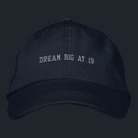 Type Your Own Dream Big at 19 Text Modern-Hat Navy Bestickte Baseballkappe<br><div class="desc">Step confidently into your nineteenth year with this Navy Alternative Apparel Basic Adjustable Cap featuring inspiring “Dream Big at 19” embroidery that blends motivation with modern style. The one-size-fits-all adjustable strap provides a relaxed and secure fit, making it perfect for birthday celebrations, college events, photoshoots, or casual everyday wear. Order...</div>