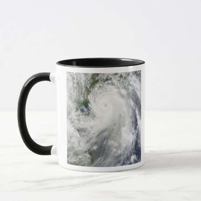 Typhoon Chanthu Tasse (Links)