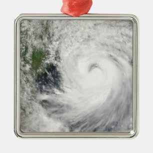 Typhoon Prapiroon Silbernes Ornament