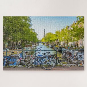Typische Amsterdamer Szene mit Fahrrädern und Kanä Puzzle