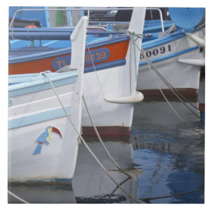 Typische provenzalische Fischerboote, bemalt in 2 Fliese