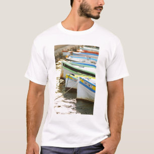 Typische provenzalische Fischerboote, bemalt in T-Shirt