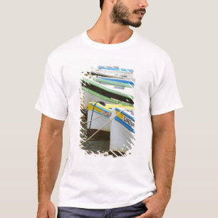 Typische provenzalische Fischerboote, bemalt in T-Shirt