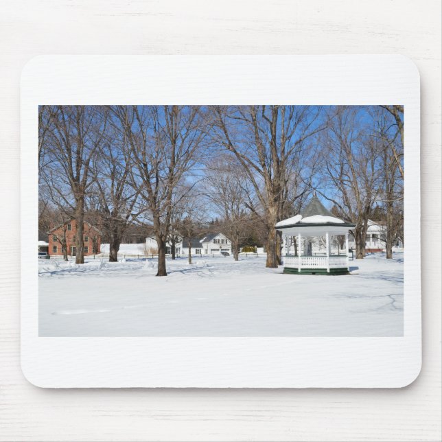 Typische Stadt Vermont im Winter Mousepad (Vorne)