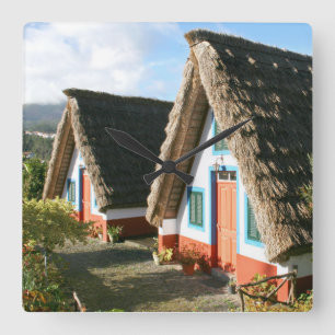 Typisches Haus auf Madeira, Portugal Quadratische Wanduhr