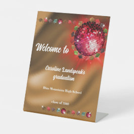 Typo Goldene Fossilien mit rotem Disco-Ball Sockelschild