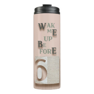 typografie_5_weckte mich vor 6 thermosbecher