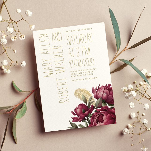 Typografie-Bordeaux-Goldbäumchen-Blumenhochzeit Einladung (Typography burgundy gold peonies floral wedding)
