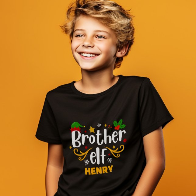 Typografie Brother Elf Fun Family Matching T-Shirt (Von Creator hochgeladen)