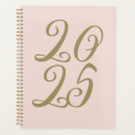Typografie des goldfarbenen Mädchens Planer<br><div class="desc">Girly blush Rosa und Imitate Gold benutzerdefinierte Skriptjahr Typografie niedlich stilvolle elegante Planner. Vollständig anpassbare Imitate Gold-Script-Text,  rot rosa soliden schlichten Hintergrund. Sie können es mit Ihren Initialen,  Monogramm,  Jahr,  etc. personalisiert,  oder einfach den Text löschen,  und verließ die rot rosa solide schlichte Farbe.</div>