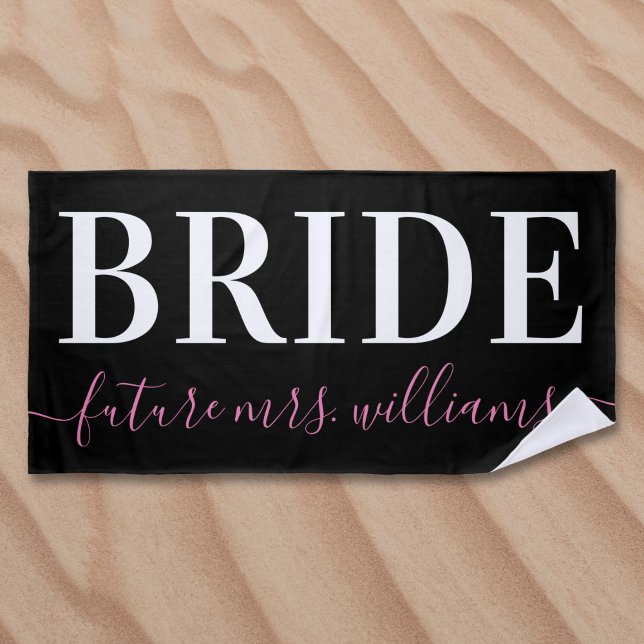 Typografie Future Frau Name Bride Pink Black Strandtuch (Von Creator hochgeladen)