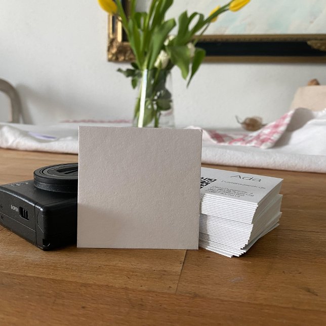 Typografie, Gelb, schwarz, Cool und Dezent Quadratische Visitenkarte (Von Creator hochgeladen)