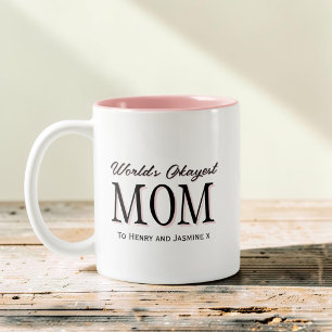 Typografie-Geschenk 'Die Weltokayeste Mama' in Sch Zweifarbige Tasse