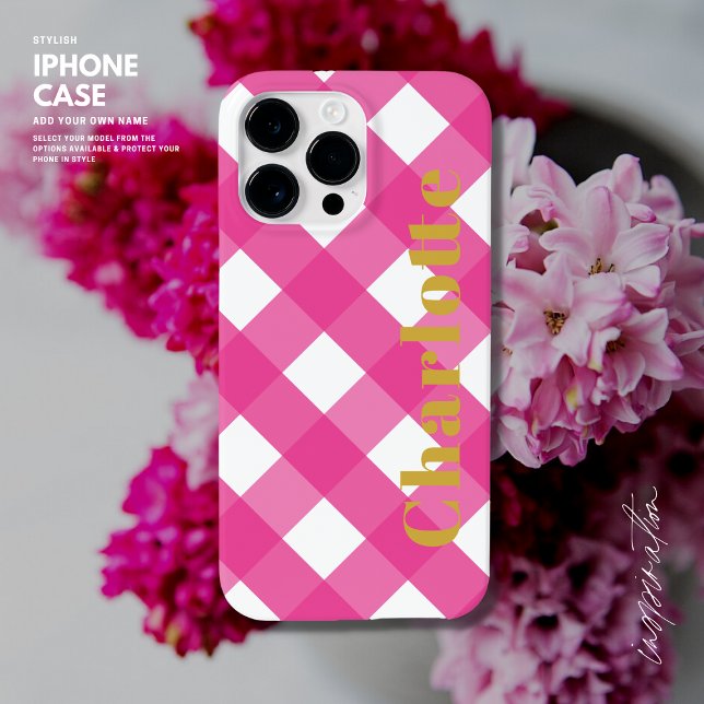 Typografie Pink Gingham iPhone Case mit Name (Von Creator hochgeladen)
