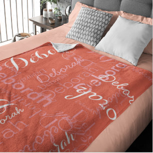 Typografie rosa Namen auf Orange Red Fleece Blanke