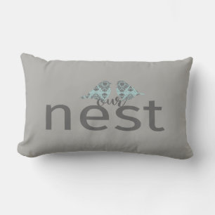 Typografie "Unser Nest" Graue und blaue Liebesvöge Lendenkissen
