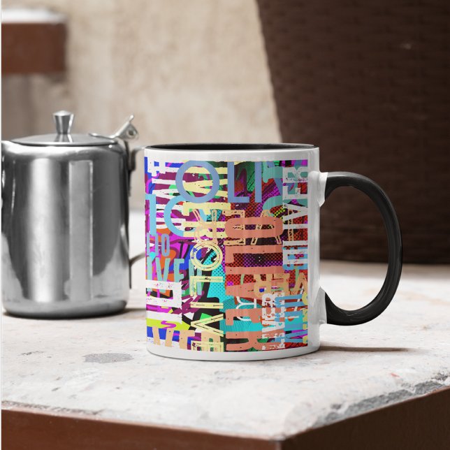 Typografische moderne Kunst - überlagerter Farbnam Tasse (Von Creator hochgeladen)