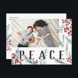 Typografisches Botanicales Foto Peace Feiertagspostkarte<br><div class="desc">Postkarte. Diese neue Ferienkartenkollektion ist in jeder Hinsicht individuell anpassbar und mit unseren handbemalten Winterbeeren und Blattwerk ausgestattet. Kühne moderne Grüße, die zwischen dem Kunstwerk verwoben sind, bilden eine skurrile typografische Aussage, die sich herausstellt. Diese Auflistung enthält mehrere Foto- und Collage-Optionen, um Ihren Foto-Einstellungen anzupassen. Die Rückseite der Karte ist...</div>