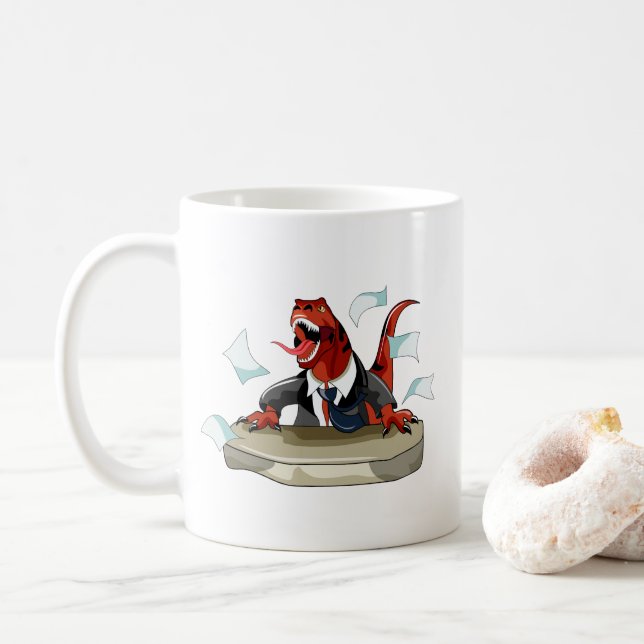Tyrannosaurus Rex Boss sitzt an einem Schreibtisch Kaffeetasse (Mit Donut)