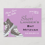 Tziporah Sneakers Postcard Ankündigungspostkarte<br><div class="desc">Sie ist jetzt ein Mädchen,  aber bald eine Frau. Erinnern Sie Ihre Freunde und Familie an diesen besonderen Tag mit dieser skurrilen Karte. Alle englischen Wörter können von Ihnen angepasst werden,  Hebräisch muss von mir vor der Bestellung gemacht werden. E-Mail: artbylindalou@gmail.com</div>