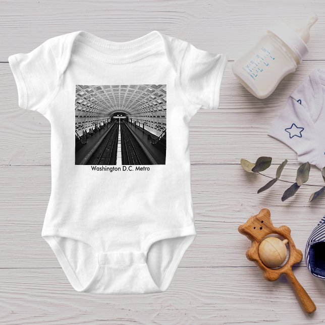 U-Bahnstation Washington - Blick auf die Rails Baby Strampler (Washington Metro Station Looking at the Rails Baby Bodysuit)