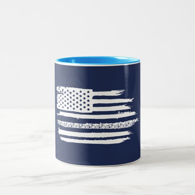 U.S. Flag Cycling Zweifarbige Tasse (Mittel)