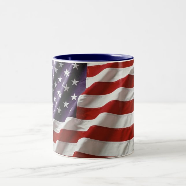 U.S. Flaggen-wellenartig bewegende Kaffee-Tasse Zweifarbige Tasse (Mittel)