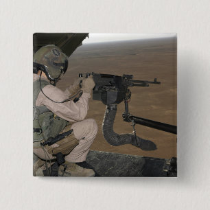 U.S. Marine-Test mit einer schweren Maschinenpisto Button