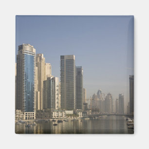 UAE, Dubai. Marina Türme mit Booten vor Anker. Magnet