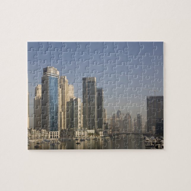 UAE, Dubai. Marina Türme mit Booten vor Anker. Puzzle (Horizontal)