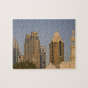 UAE, Dubai. Minarett der Moschee in Al Wasl, mit Puzzle