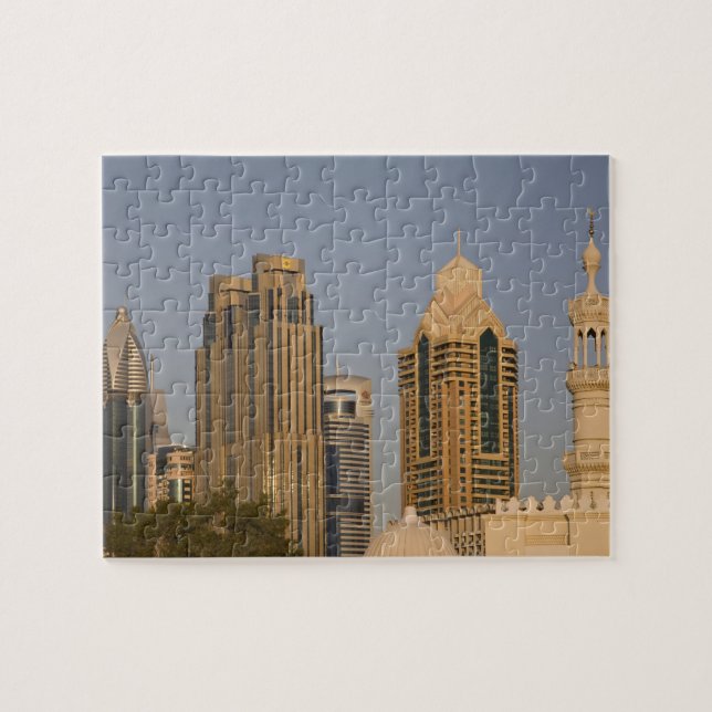 UAE, Dubai. Minarett der Moschee in Al Wasl, mit Puzzle (Horizontal)