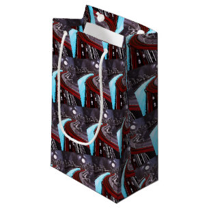 Über dem blauen Gemälde von Alfred Fox schwebend Kleine Geschenktüte