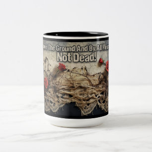 Über dem Boden und auf keinen Fall tot Zweifarbige Tasse