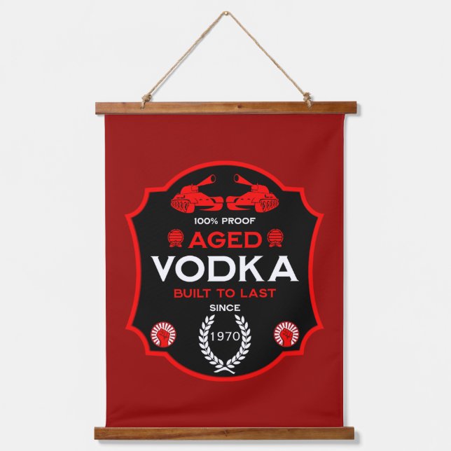 Über dem Hügel bei Vodka Drinker Wandteppich Mit Holzrahmen (Vorderseite)