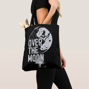 Über dem Mond