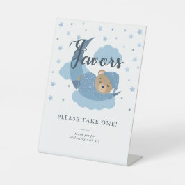 Über dem Mond schlafende Bärenfavoriten nehmen ein Sockelschild