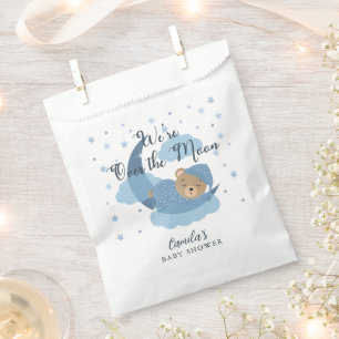 Über dem Mond schlafende Bärenjunge Babydusche Geschenktütchen
