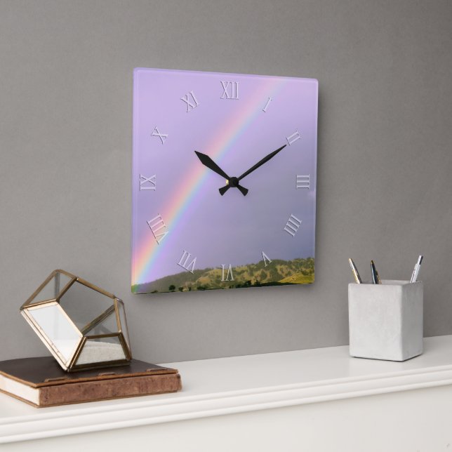 Über dem Regenbogen der Hügel Quadratische Wanduhr (Büro)
